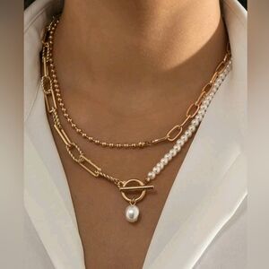 Elegant Gold and Pearl Necklace Set